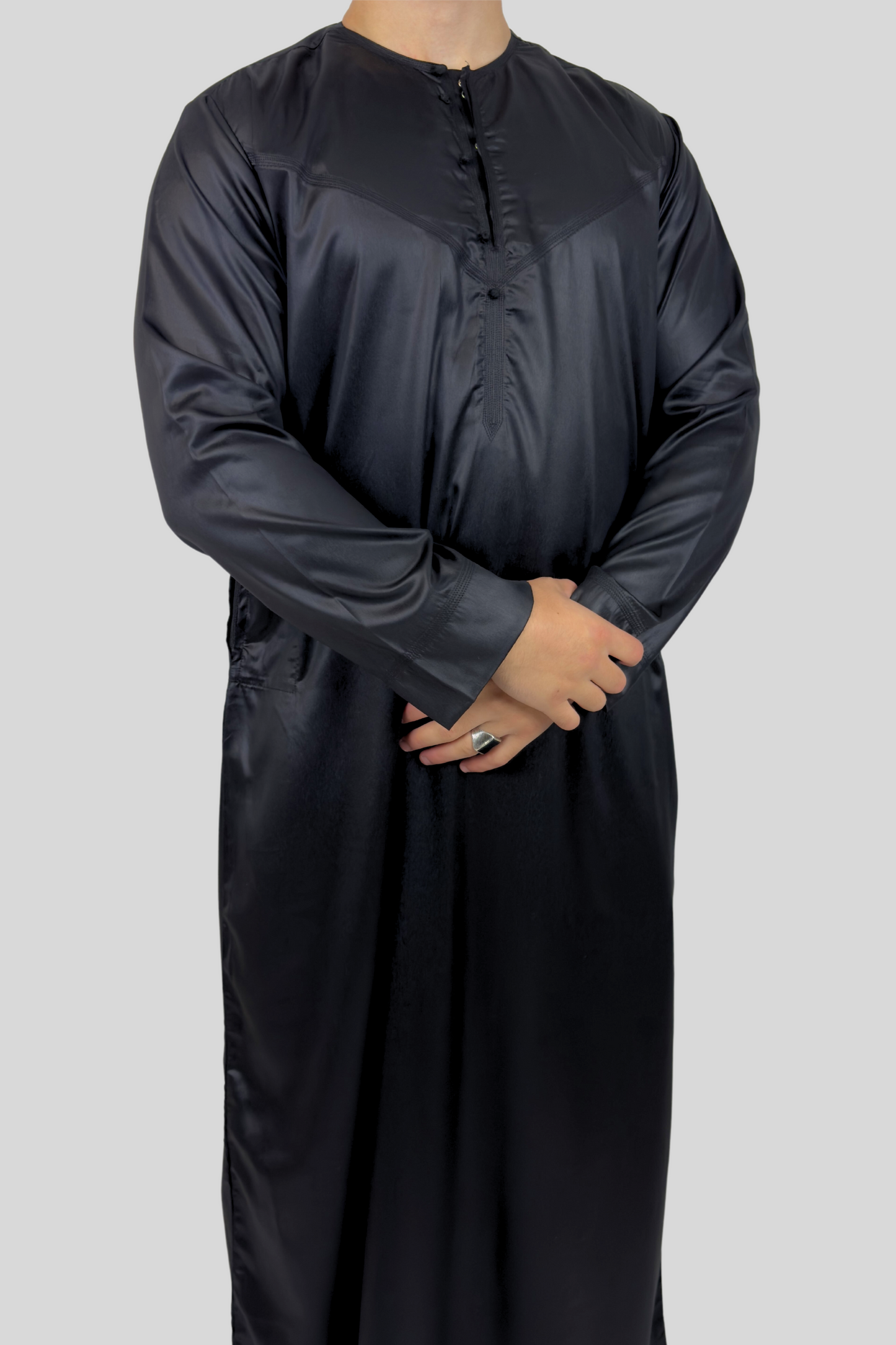 Shiny Black Omani Thobe